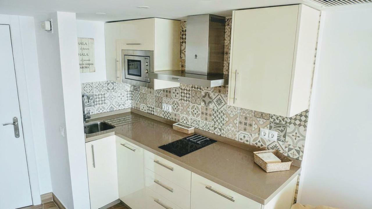 Beachfront Apartment In Fuengirola With Sea Views المظهر الخارجي الصورة
