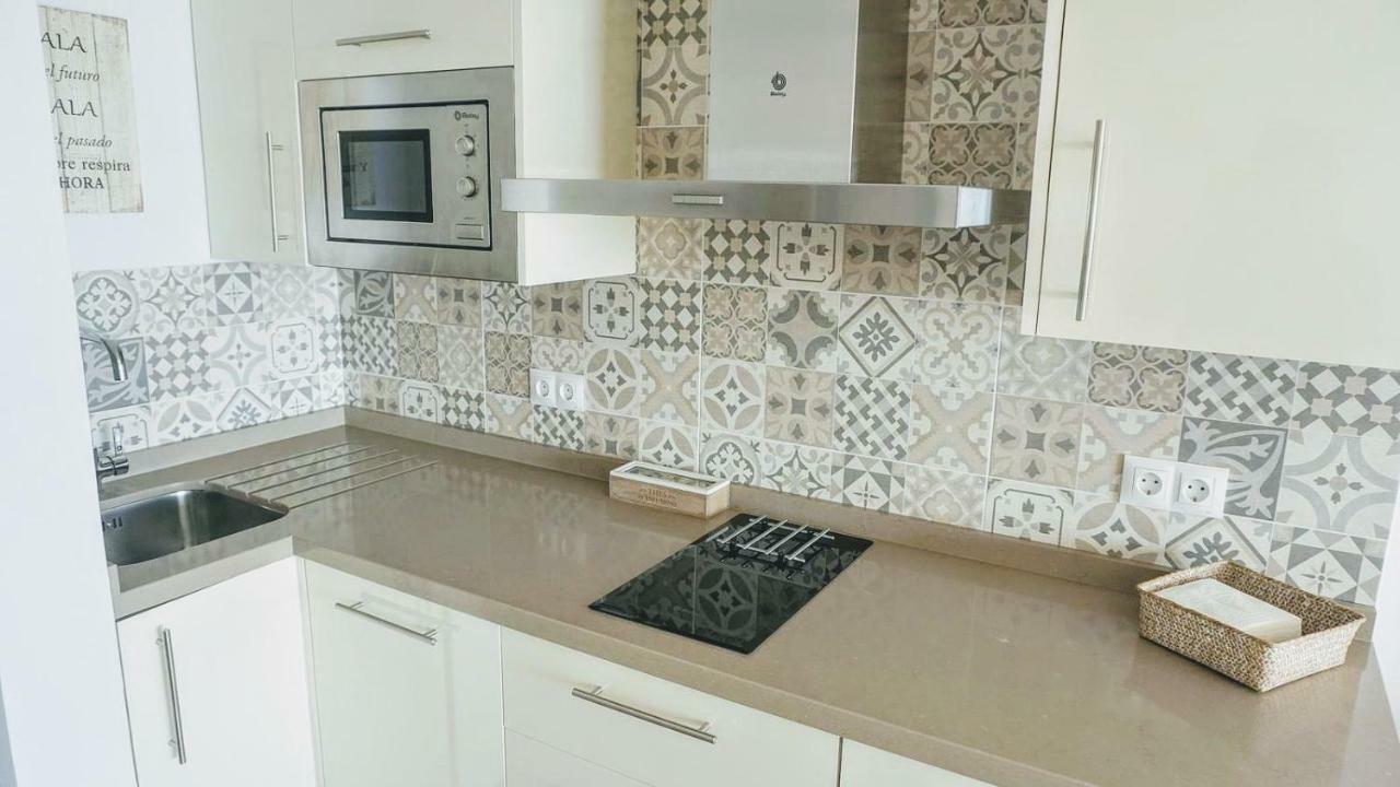 Beachfront Apartment In Fuengirola With Sea Views المظهر الخارجي الصورة